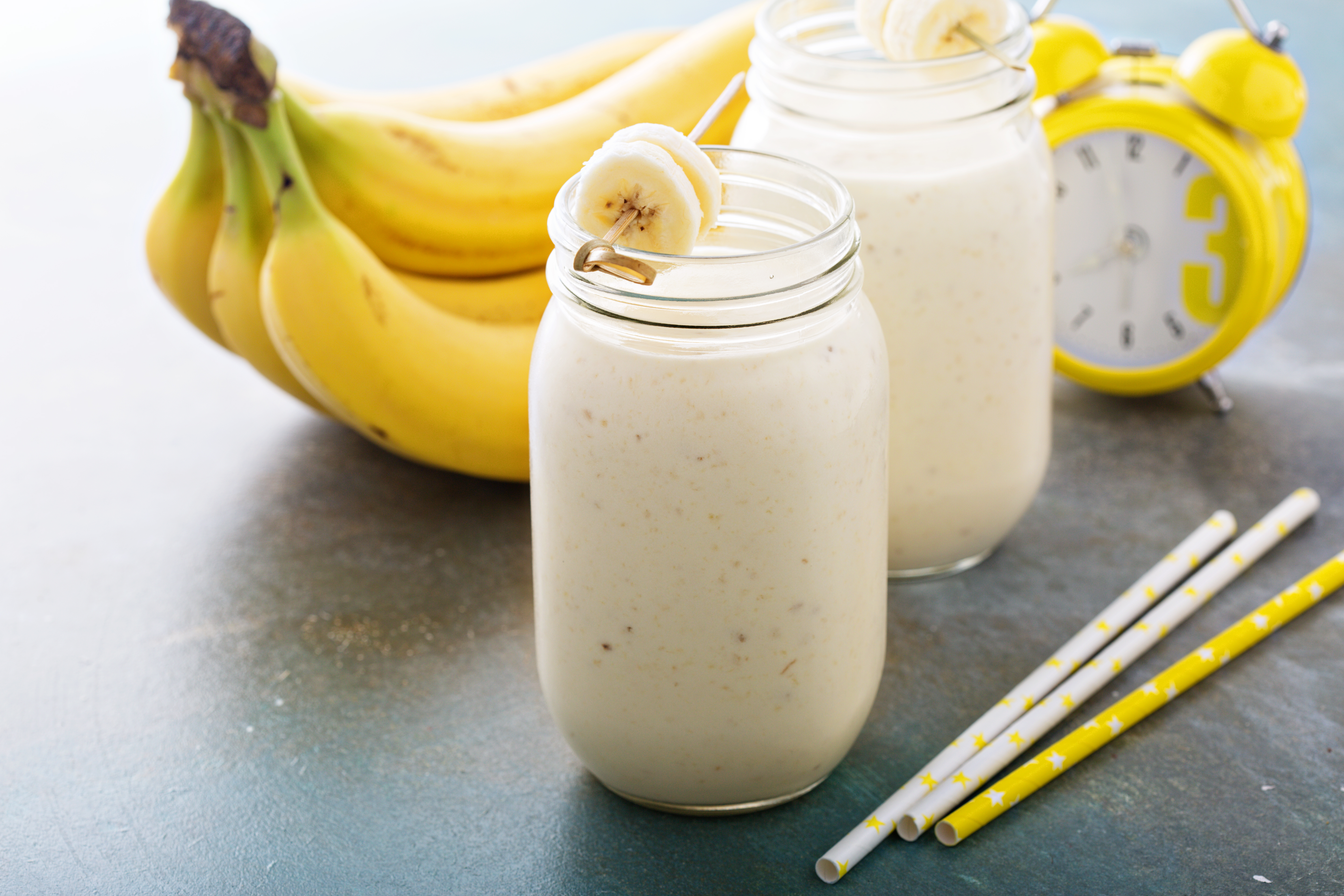 Smoothie pisang dalam balang minuman
