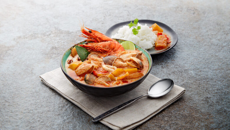 Tom Yum Bersantan dengan Makanan Laut