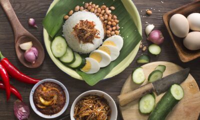 Sarapan dengan nasi lemak