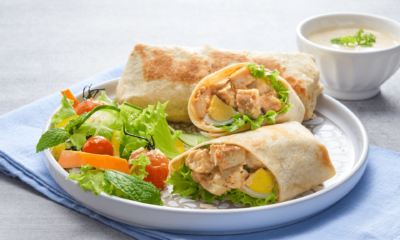 Roti Gulung Caesar Salad Ayam