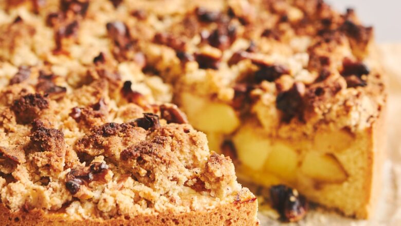 apple pie topped with crumble roasted nuts